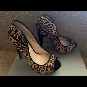 Cute High Heels with Cheetah Print
